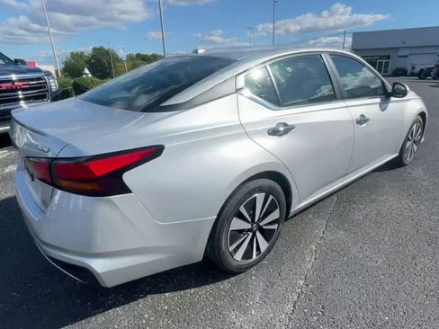 Used 2022 Nissan Altima 2.5 SV image 9