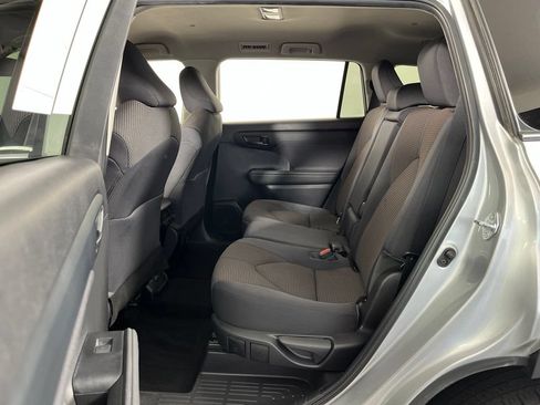 Used 2022 Toyota Highlander LE FWD image 31