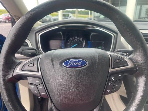 Used 2017 Ford Fusion SE FWD image 22