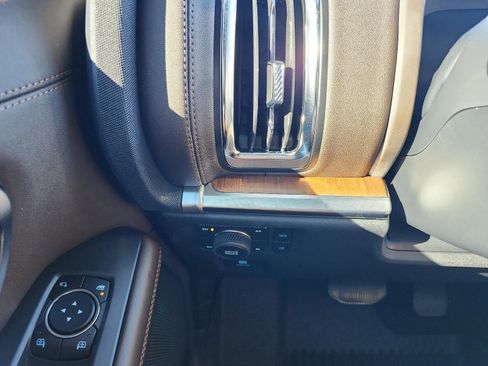 Used 2025 Ford Expedition Max King Ranch image 27