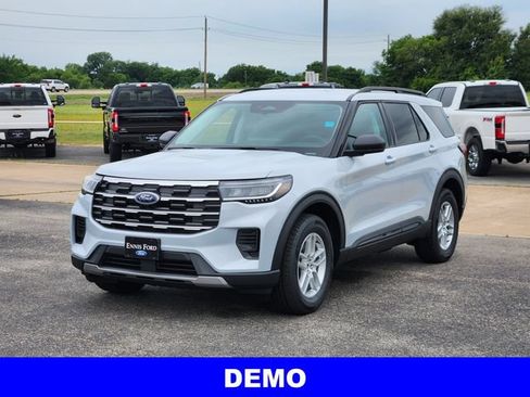New 2026 Ford Explorer Active RWD image 3