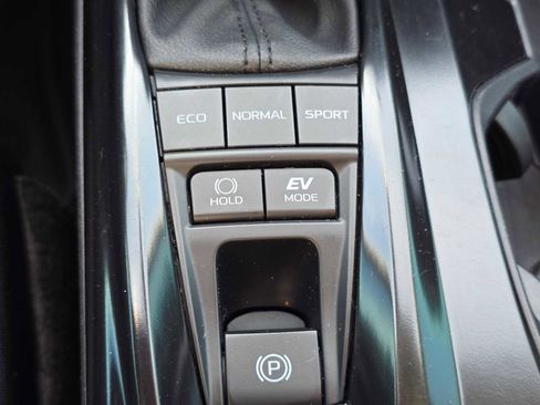 Used 2025 Toyota Camry LE w/ Convenience Package image 30