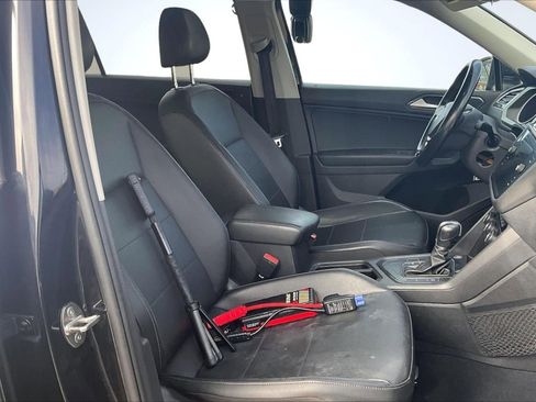 Used 2018 Volkswagen Tiguan SE w/ Panoramic Sunroof Package image 7