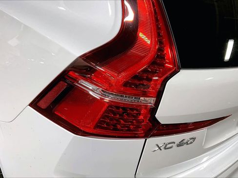 Used 2022 Volvo XC60 B5 Momentum w/ Climate Package image 29