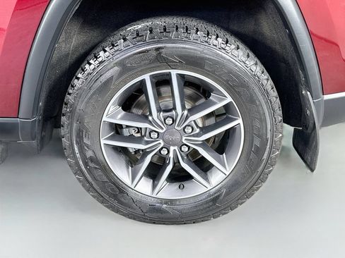Used 2019 Jeep Grand Cherokee Laredo w/ 18" Wheel & 8.4" Radio Group AWD/4WD image 34