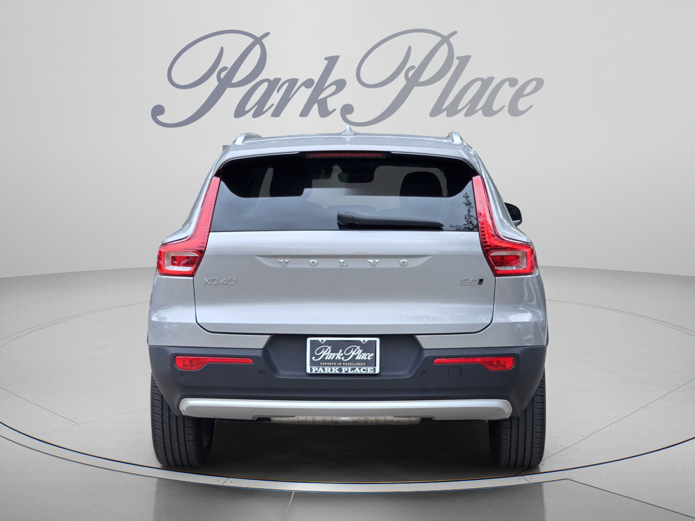 Used 2023 Volvo XC40 B5 Plus w/ Protection Package Premier AWD/4WD image 4