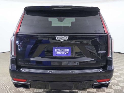 Used 2024 Cadillac Escalade Sport Platinum w/ LPO, ONYX Package AWD/4WD image 19