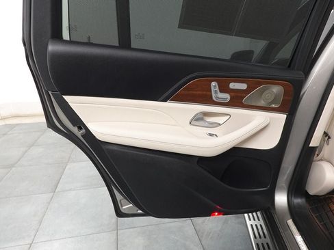 Used 2022 Mercedes-Benz GLS 450 4MATIC image 30