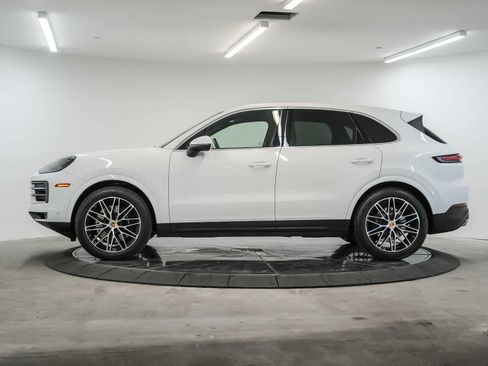 Used 2024 Porsche Cayenne AWD/4WD image 2