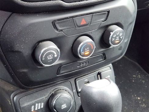 Used 2018 Jeep Renegade Sport w/ Power & Air Group image 21