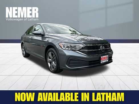 Certified 2023 Volkswagen Jetta SE FWD image 5
