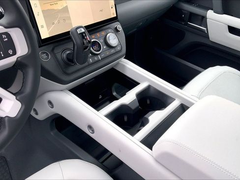 New 2026 Land Rover Defender 110 X-Dynamic SE image 7