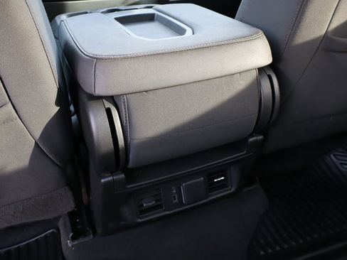 Used 2022 Chevrolet Silverado 1500 LT image 40