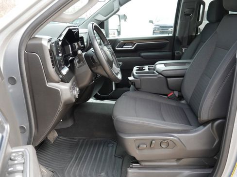 Used 2025 Chevrolet Silverado 2500 LT w/ Convenience Package image 8