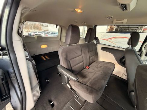 Used 2019 Dodge Grand Caravan SE image 65