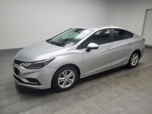 Used 2018 Chevrolet Cruze LT image 2