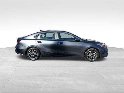 Used 2023 Kia Forte LXS image 31