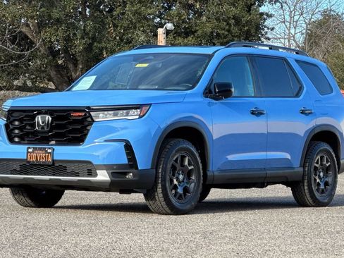Used 2025 Honda Pilot TrailSport image 8