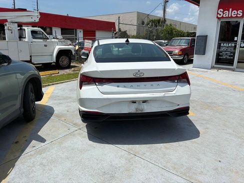 Used 2021 Hyundai Elantra SE FWD image 5