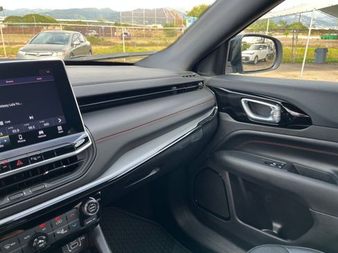 Used 2025 Jeep Compass Trailhawk image 30