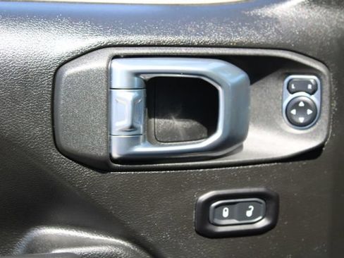 Used 2022 Jeep Wrangler Unlimited Sport AWD/4WD image 12