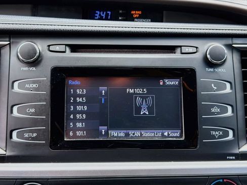 Used 2019 Toyota Highlander LE FWD image 30