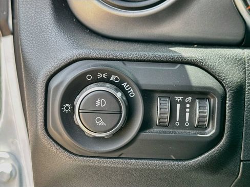 Used 2021 Jeep Gladiator Sport AWD/4WD image 21