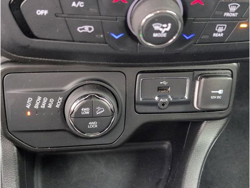 Used 2023 Jeep Renegade Trailhawk image 17