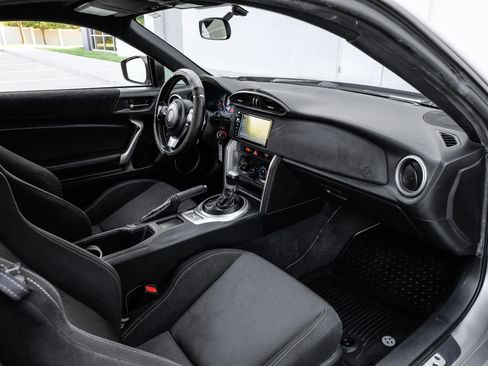 Used 2017 Toyota 86 RWD image 16