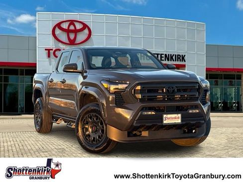 Used 2025 Toyota Tacoma SR5 image 1