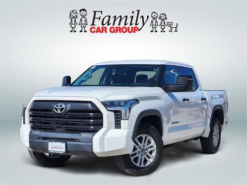 Used 2022 Toyota Tundra SR5 w/ SR5 Convenience Package image 1
