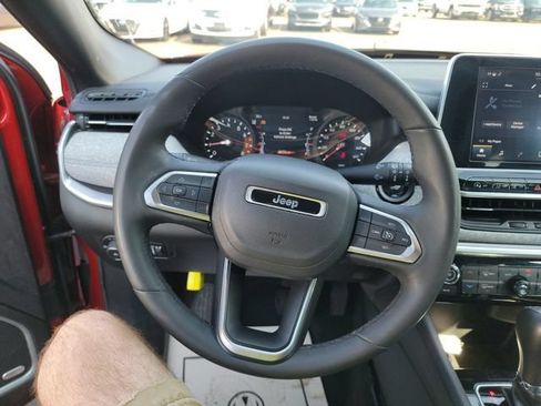 Used 2025 Jeep Compass Latitude w/ Sun & Sound Group AWD/4WD image 8