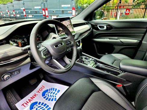 Used 2024 Jeep Compass Latitude w/ Convenience Group image 16