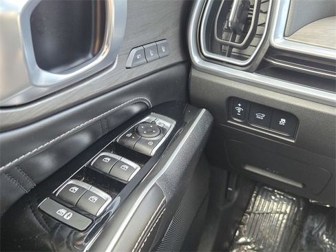 Used 2025 Kia Sorento SX Prestige image 23