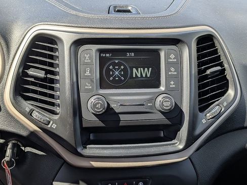 Used 2016 Jeep Cherokee Sport AWD/4WD image 28