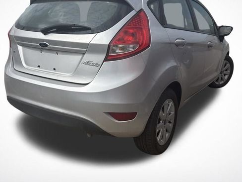 Used 2013 Ford Fiesta SE FWD image 3