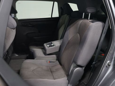 Certified 2023 Toyota Highlander L image 28