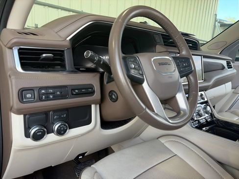 Used 2024 GMC Yukon XL Denali RWD image 17
