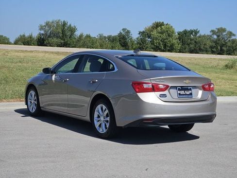 Used 2025 Chevrolet Malibu LT FWD image 5