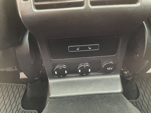 Used 2018 Jaguar F-PACE image 29