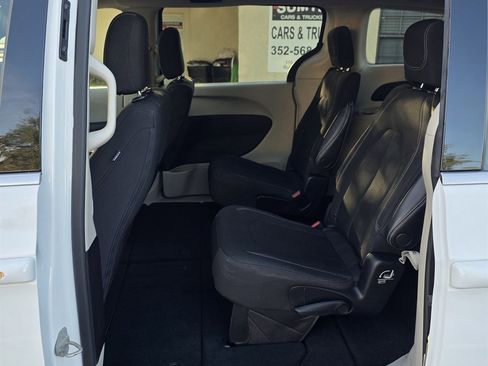Used 2022 Chrysler Voyager LX image 36