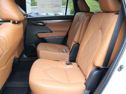 New 2026 Toyota Highlander Platinum AWD/4WD image 23