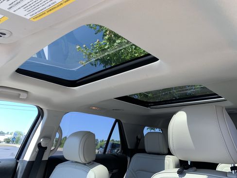 Used 2017 Ford Explorer Platinum AWD/4WD image 28