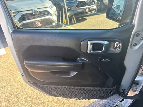 Used 2024 Jeep Wrangler Sport S image 32