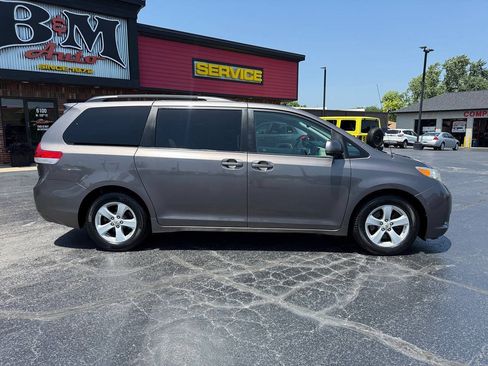 Used 2011 Toyota Sienna LE w/ Towing Pkg FWD image 8
