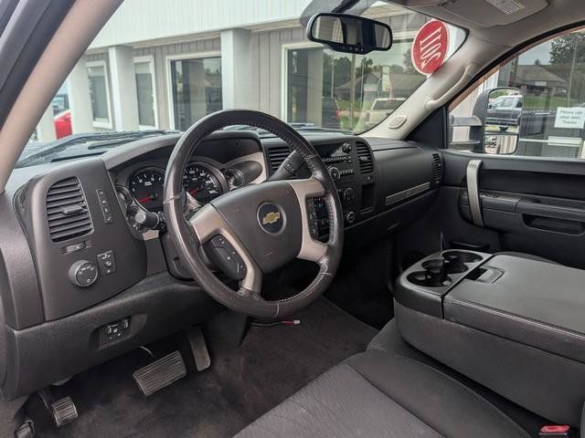 Used 2011 Chevrolet Silverado 2500 LT w/ Interior Plus Package AWD/4WD image 9