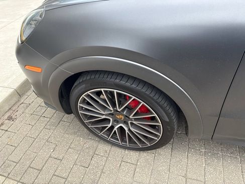 Used 2022 Porsche Cayenne GTS AWD/4WD image 12