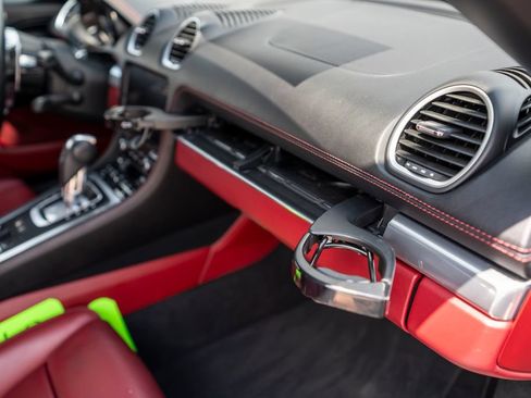 Used 2019 Porsche 718 Boxster RWD image 38
