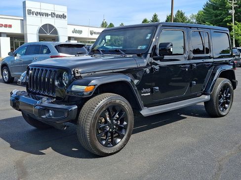 Certified 2022 Jeep Wrangler Unlimited Sahara AWD/4WD image 1