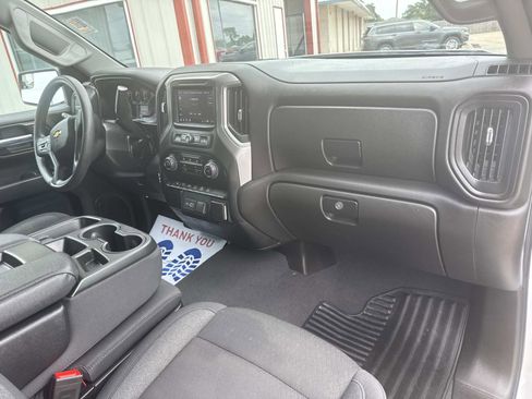 Used 2024 Chevrolet Silverado 1500 Custom image 12